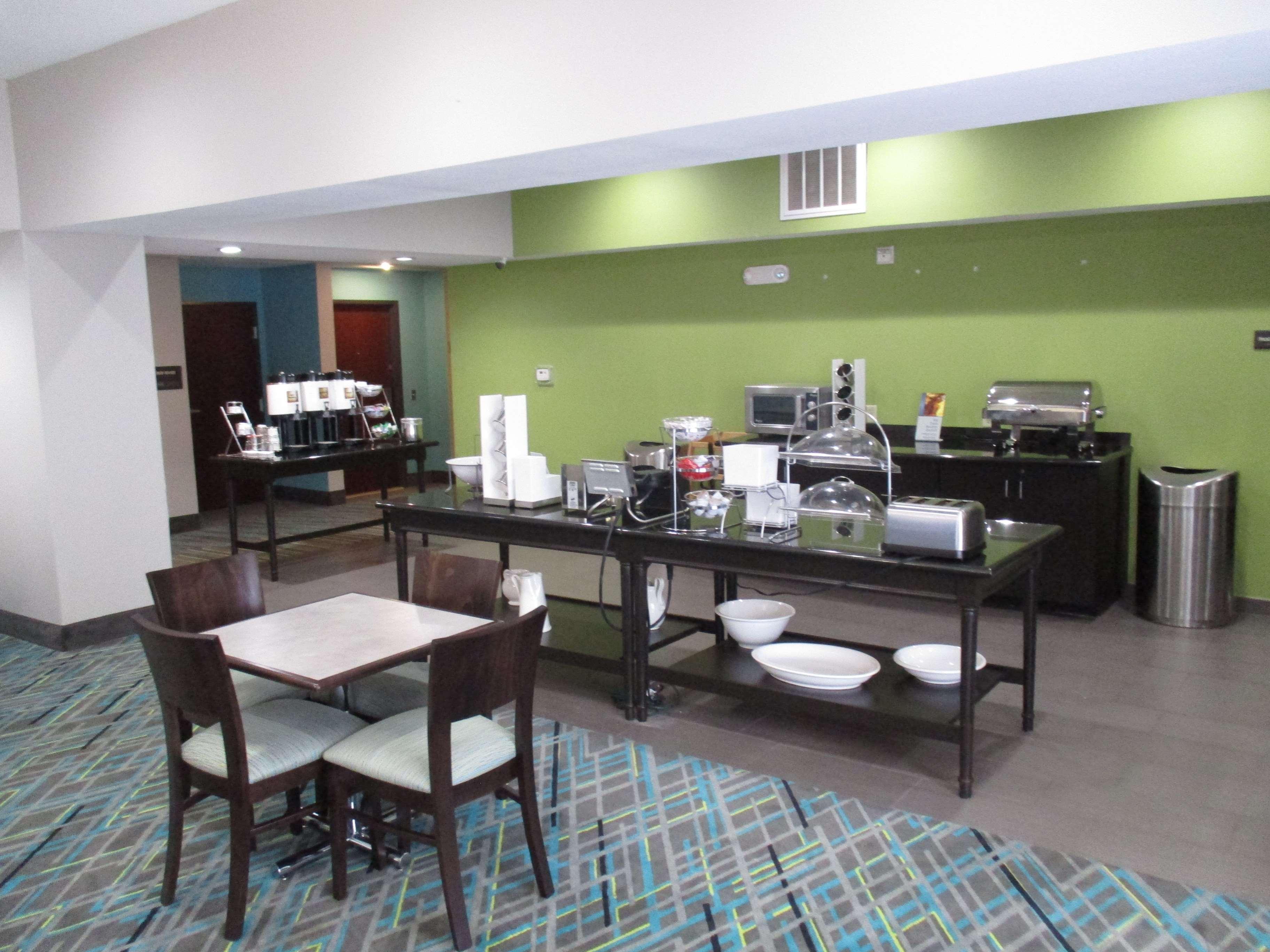 Best Western Golden Prairie Inn And Suites Sidney Eksteriør billede